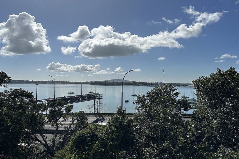 Photo of property in 3/43 Princes Street, Northcote Point, Auckland, 0627