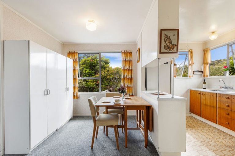 Photo of property in 14 Benita Place, Sunnyvale, Auckland, 0612