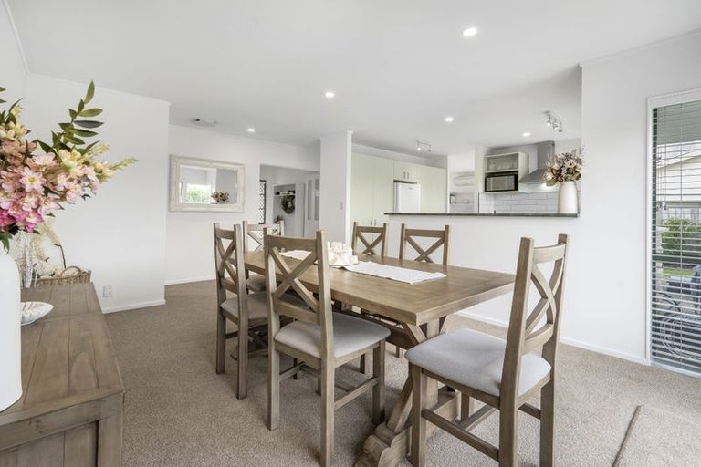Photo of property in 22 Lakeside Drive, Orewa, 0931