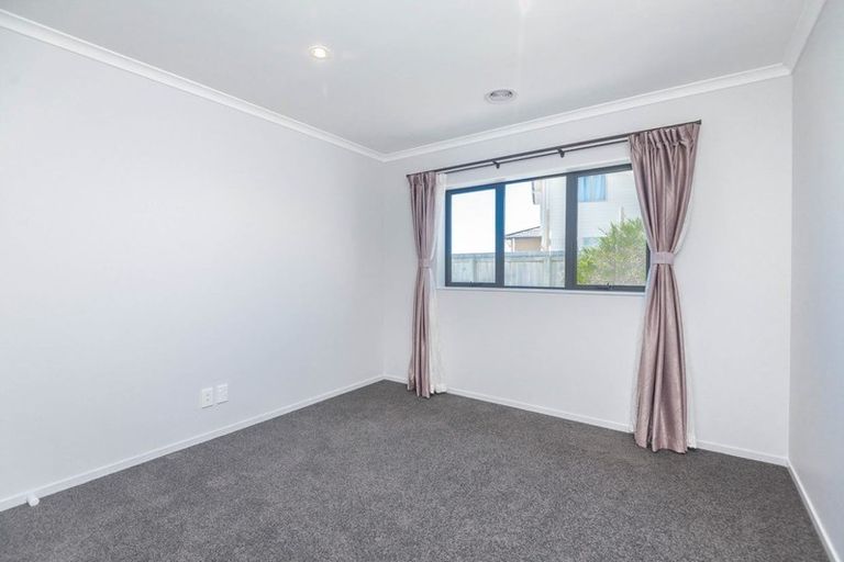 Photo of property in 36 Havana Rise, Grenada Village, Wellington, 6037