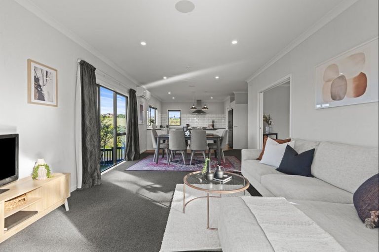 Photo of property in 1 Vaucluse Heights, Fitzherbert, Palmerston North, 4410