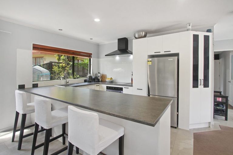 Photo of property in 33a Makora Road, Massey, Auckland, 0614