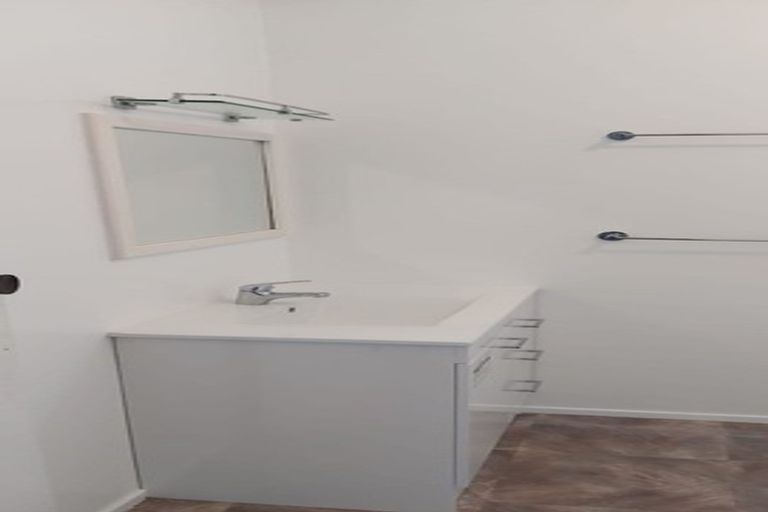 Photo of property in 12 Surat Place, Glen Eden, Auckland, 0602