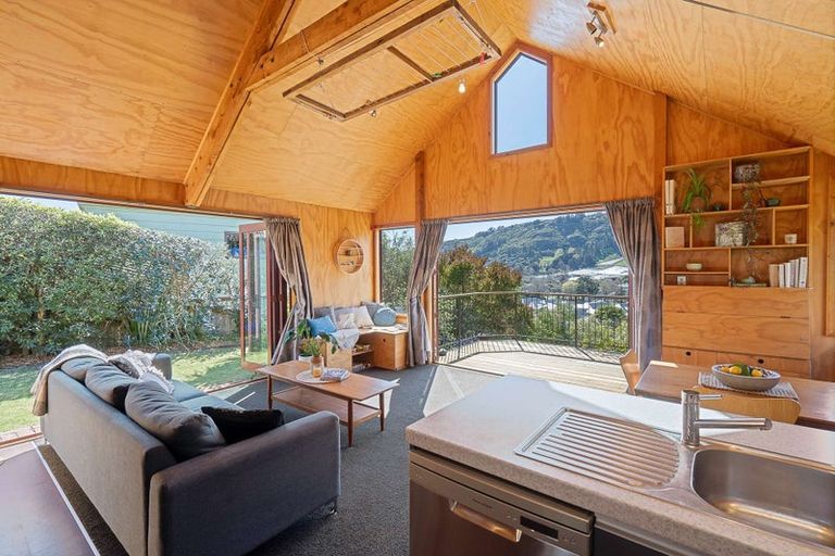 Photo of property in 37 Flinders Road, Heathcote Valley, Christchurch, 8022