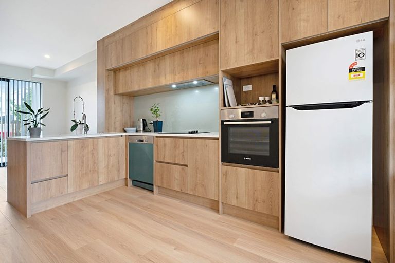 Photo of property in 90 Tarapuka Road, Westgate, Auckland, 0814