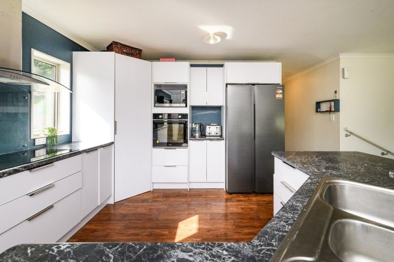 Photo of property in 34 Ruapehu Drive, Fitzherbert, Palmerston North, 4410