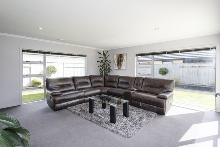 Photo of property in 8 Lorenzo Place, Kelvin Grove, Palmerston North, 4414