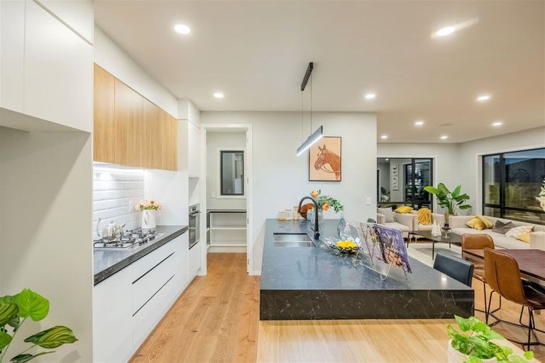 Photo of property in 22 Lewis Younie Road, Kumeu, 0810