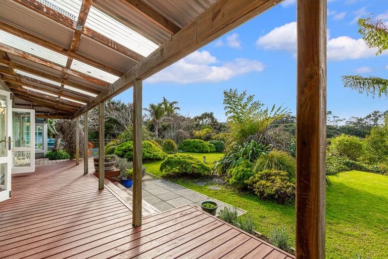 Photo of property in 70 Mahana Road, Waimauku, 0881