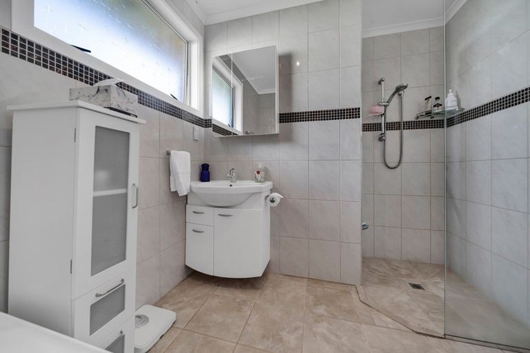 Photo of property in 124 Pioneer Road, Moturoa, New Plymouth, 4310