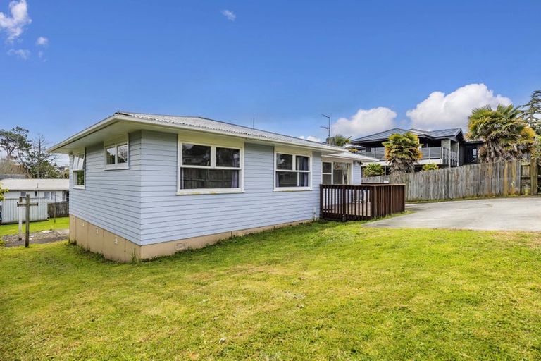 Photo of property in 57 Barrys Road, Glendene, Auckland, 0602