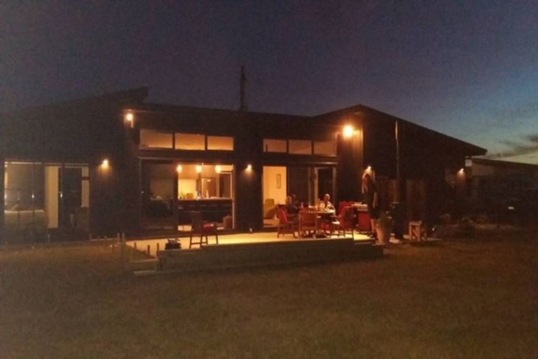 Photo of property in 18 Story Street, Foxton Beach, Foxton, 4815