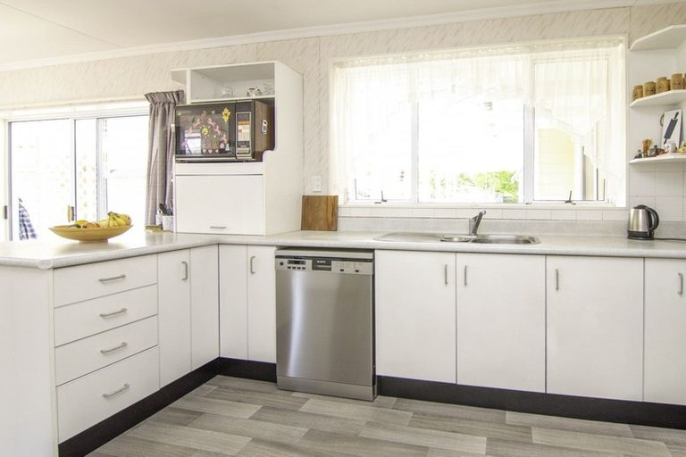 Photo of property in 39 Snowdon Avenue, Terrace End, Palmerston North, 4410