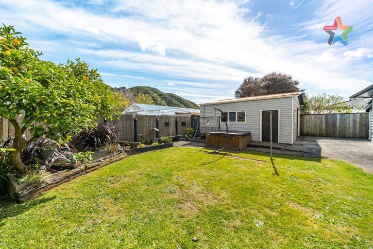 Photo of property in 5 Harvard Grove, Totara Park, Upper Hutt, 5018