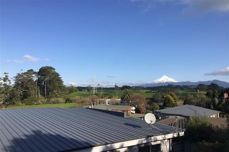 Photo of property in 8 Kororako Grove, Whalers Gate, New Plymouth, 4310