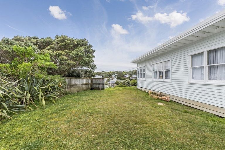 Photo of property in 1 Morere Street, Titahi Bay, Porirua, 5022