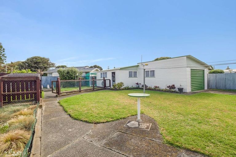 Photo of property in 19 Tainui Street, Castlecliff, Whanganui, 4501