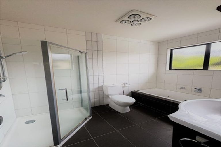 Photo of property in 21 Springvale Drive, Fairview Heights, Auckland, 0632