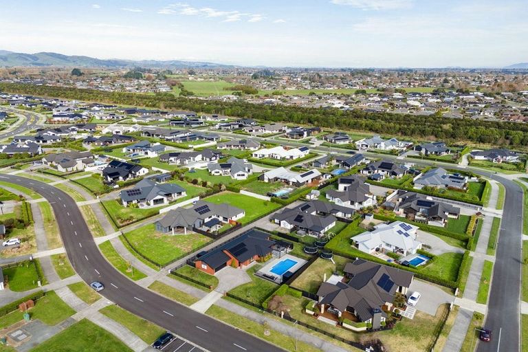 Photo of property in 15 Moemoea Place, Cambridge, 3434