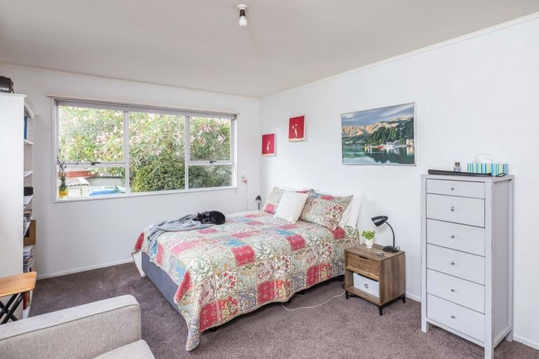 Photo of property in 11 Karaka Grove, Raumati Beach, Paraparaumu, 5032