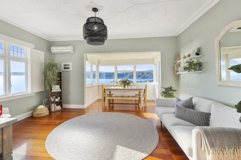 Photo of property in 74 Tio Tio Road, Seatoun, Wellington, 6022