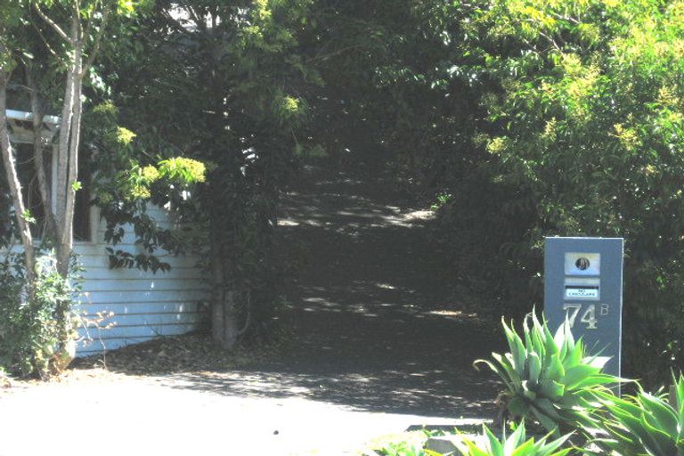 Photo of property in 2/74 Beach Road, Castor Bay, Auckland, 0620