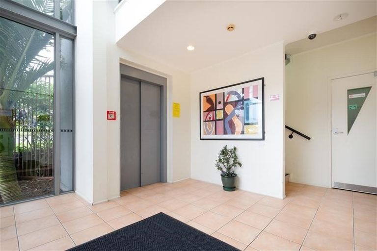 Photo of property in 3e/30 Westward Ho, Glen Eden, Auckland, 0602