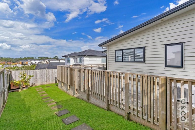 Photo of property in 5 Byron Drury Way, Riverhead, 0820