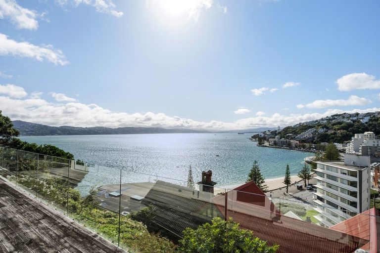 Photo of property in 3 Oriental Terrace, Oriental Bay, Wellington, 6011