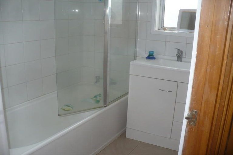 Photo of property in 50 Divich Avenue, Te Atatu South, Auckland, 0610