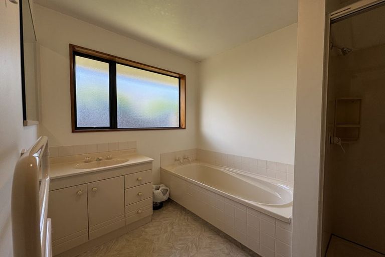 Photo of property in 4 Amdale Avenue, Broomfield, Christchurch, 8042