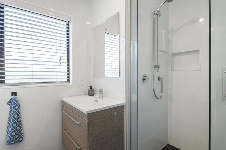 Photo of property in 9 Glendawn Place, Bayview, Auckland, 0629