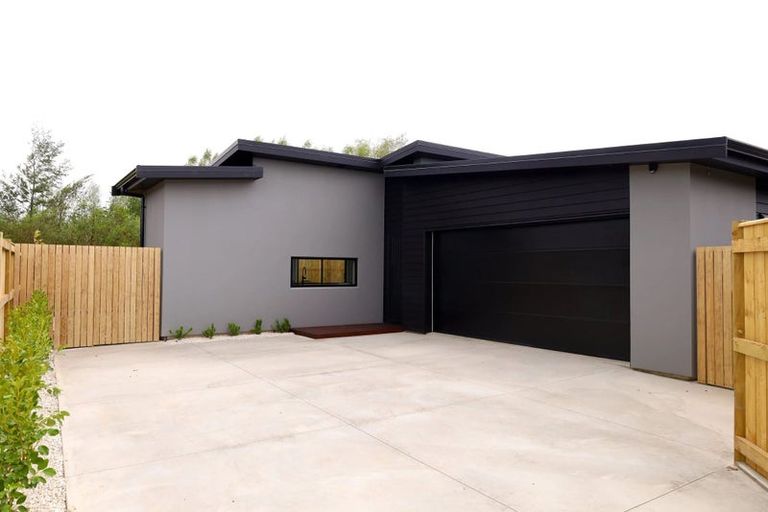 Photo of property in 104 Freedom Drive, Kelvin Grove, Palmerston North, 4414