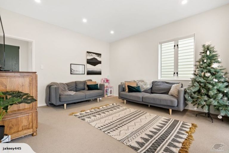 Photo of property in 2 Saddleback Crescent, Papakura, 2110