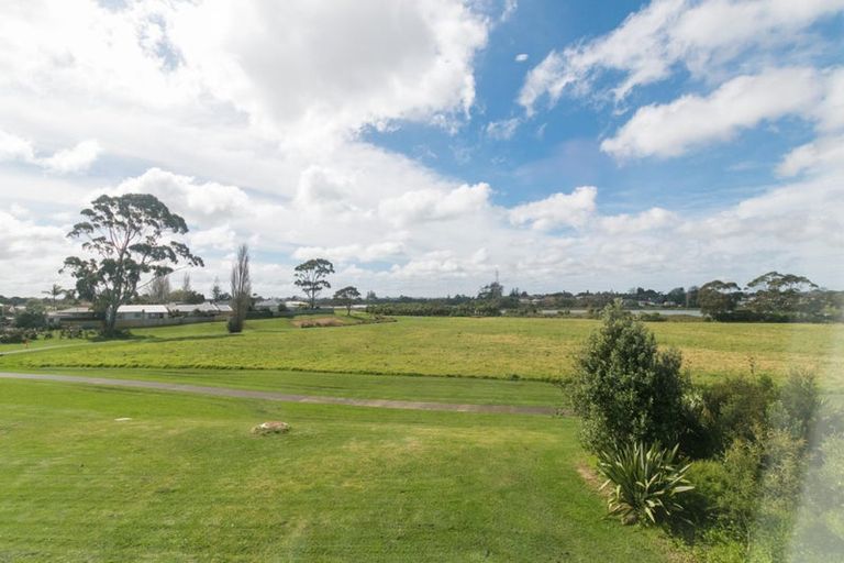 Photo of property in 17e Martin Place, Kelston, Auckland, 0602