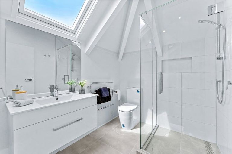 Photo of property in 2/7 Seine Road, Forrest Hill, Auckland, 0620