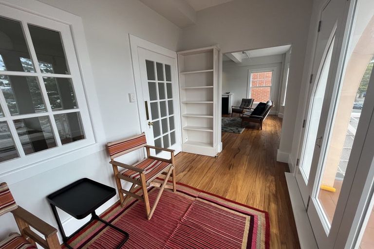 Photo of property in Inverleith Apartments, 3/306 Oriental Parade, Oriental Bay, Wellington, 6011