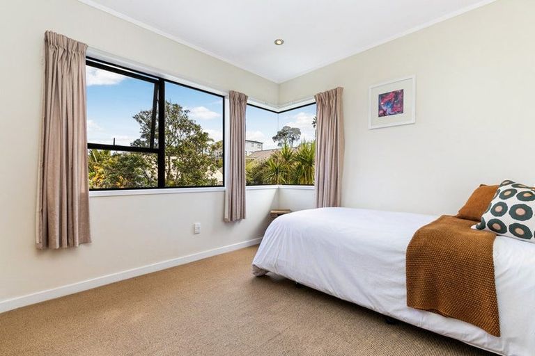 Photo of property in 2/41 Lyons Avenue, Murrays Bay, Auckland, 0630