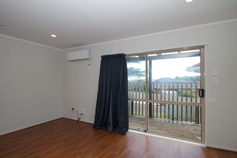 Photo of property in 25 Lynmore Drive, Hillpark, Auckland, 2102