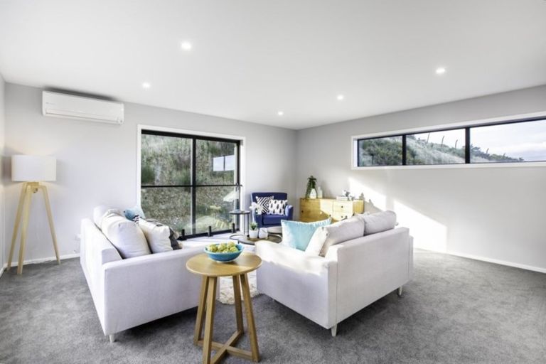 Photo of property in 42 Domett Street, Newlands, Wellington, 6037