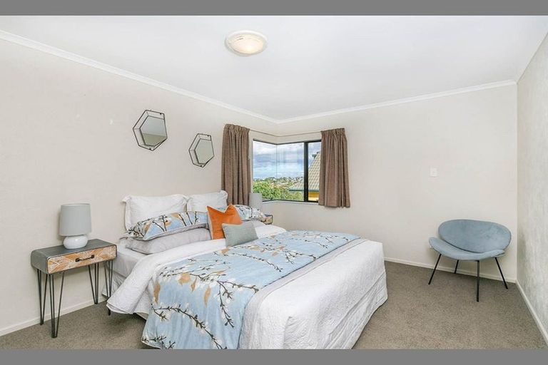 Photo of property in 3 Farr Road, West Harbour, Auckland, 0618