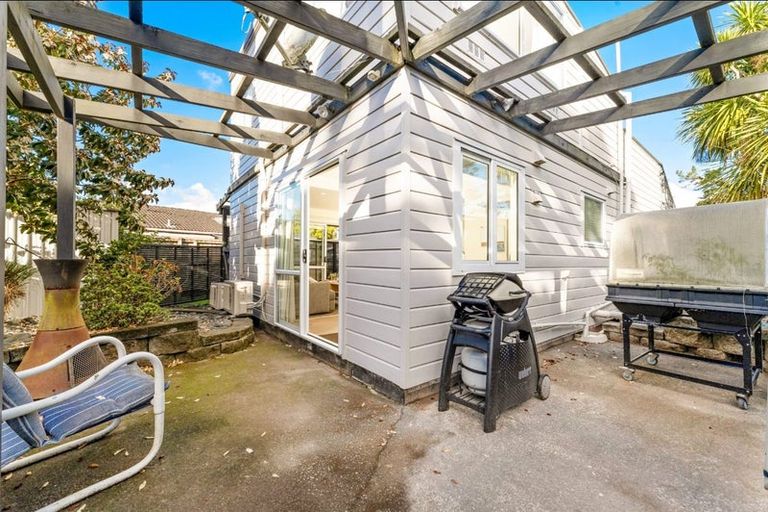 Photo of property in 19 Allington Road, Massey, Auckland, 0614