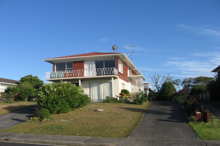 Photo of property in 1/14 Marcel Place, Glenfield, Auckland, 0629