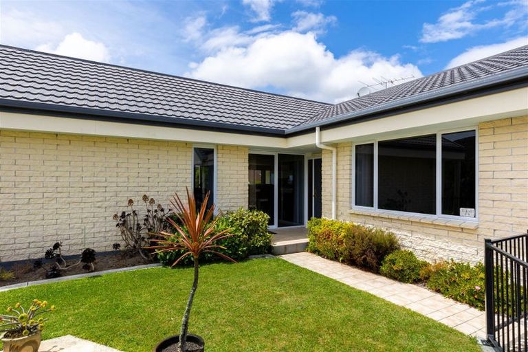 Photo of property in 8 Ranui Street, Waikawa, Picton, 7220
