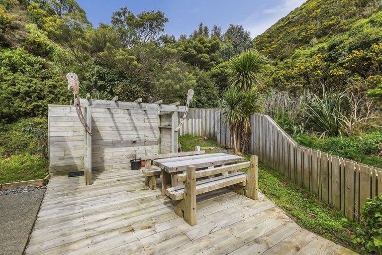 Photo of property in 28 Rarangi Way, Owhiro Bay, Wellington, 6023