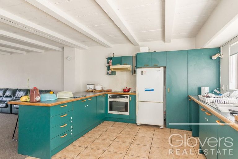 Photo of property in 10 Captain Scott Road, Glen Eden, Auckland, 0602