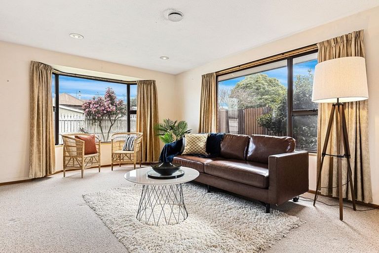 Photo of property in 4a Grassmere Street, Papanui, Christchurch, 8052