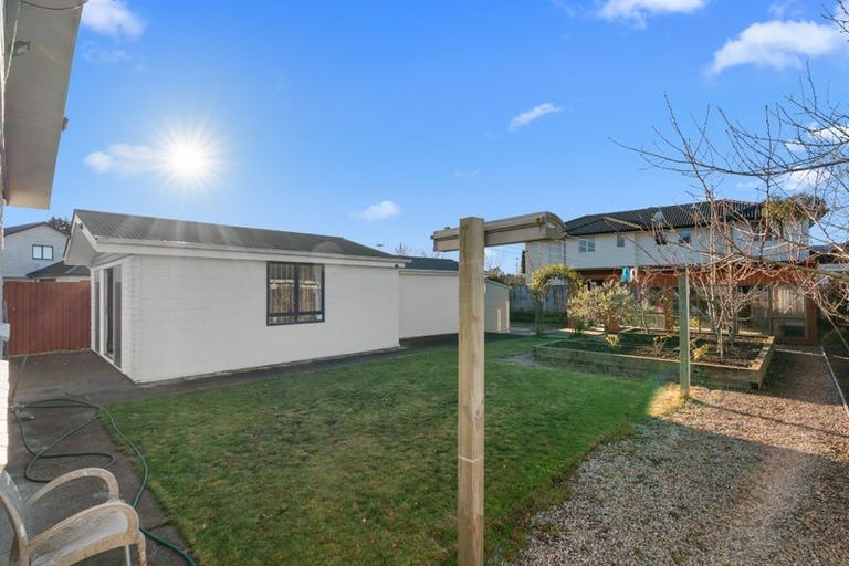 Photo of property in 424 Memorial Avenue, Burnside, Christchurch, 8053