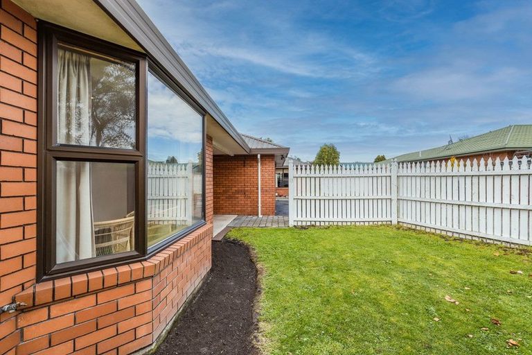 Photo of property in 4a Grassmere Street, Papanui, Christchurch, 8052