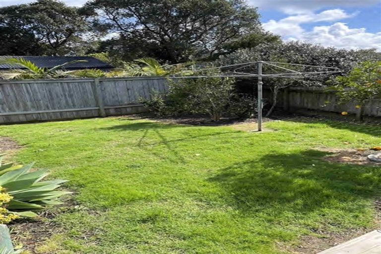 Photo of property in 1 Weranui Road, Waiwera, Orewa, 0994